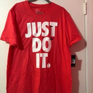 Nike Men’s T-Shirt.